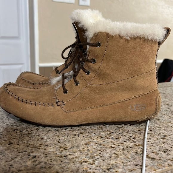 Ugg boots - Picture 1 of 5